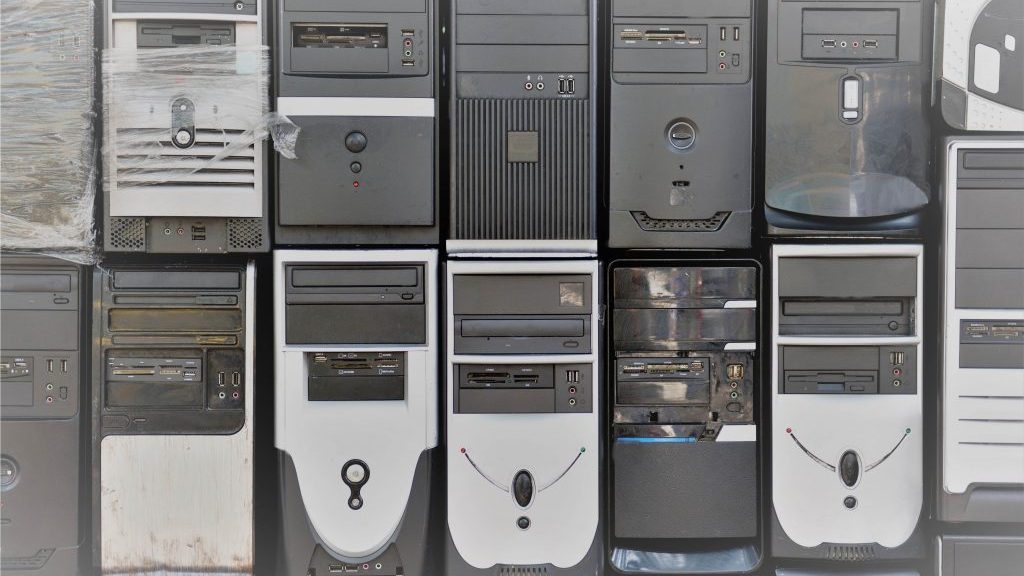 Muchos PC apilados