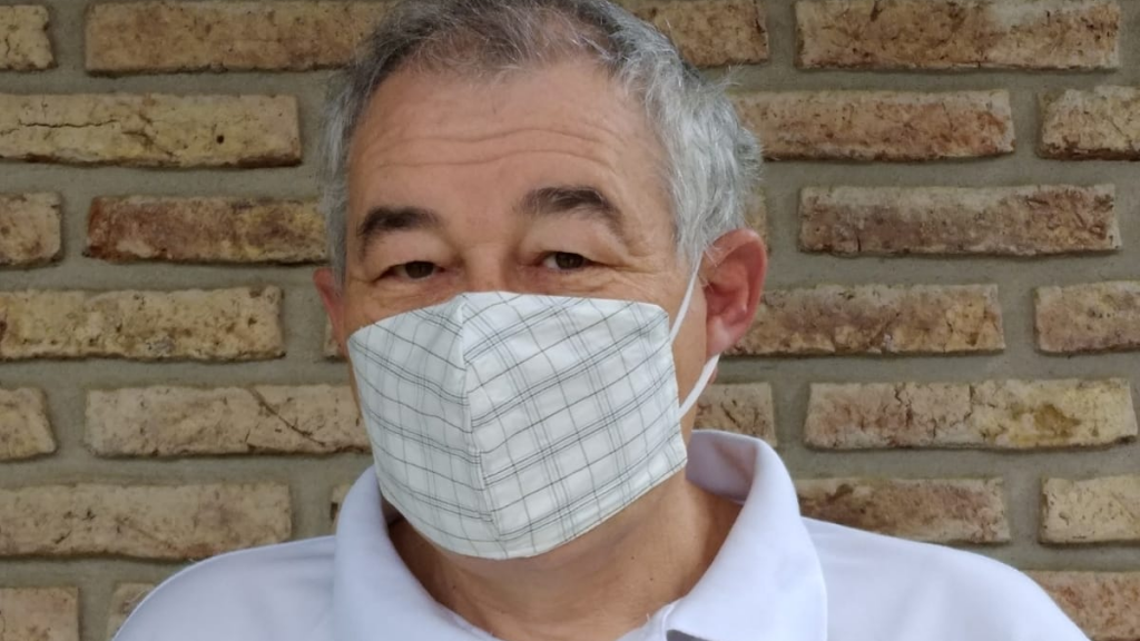 Daniel con tapabocas